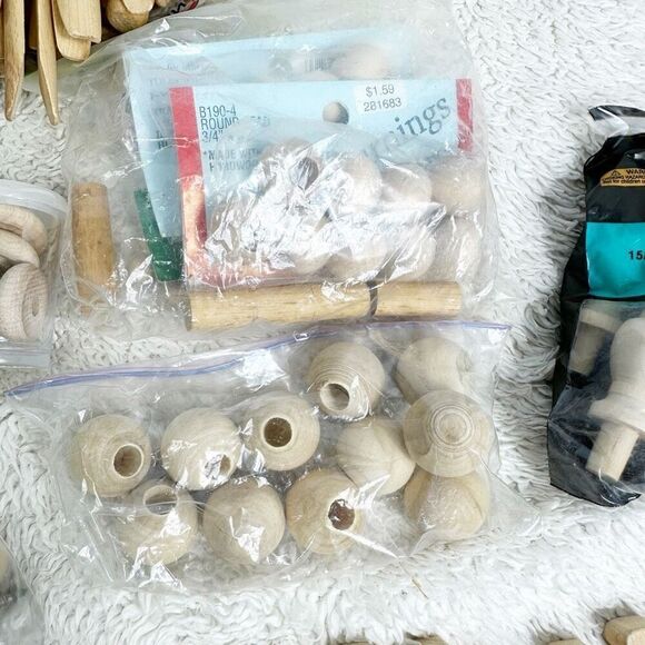 Vintage Lot of Wooden Clothespins, Knobs, Pulls, Handles Craft Project 80s 90s - Picture 4 of 11